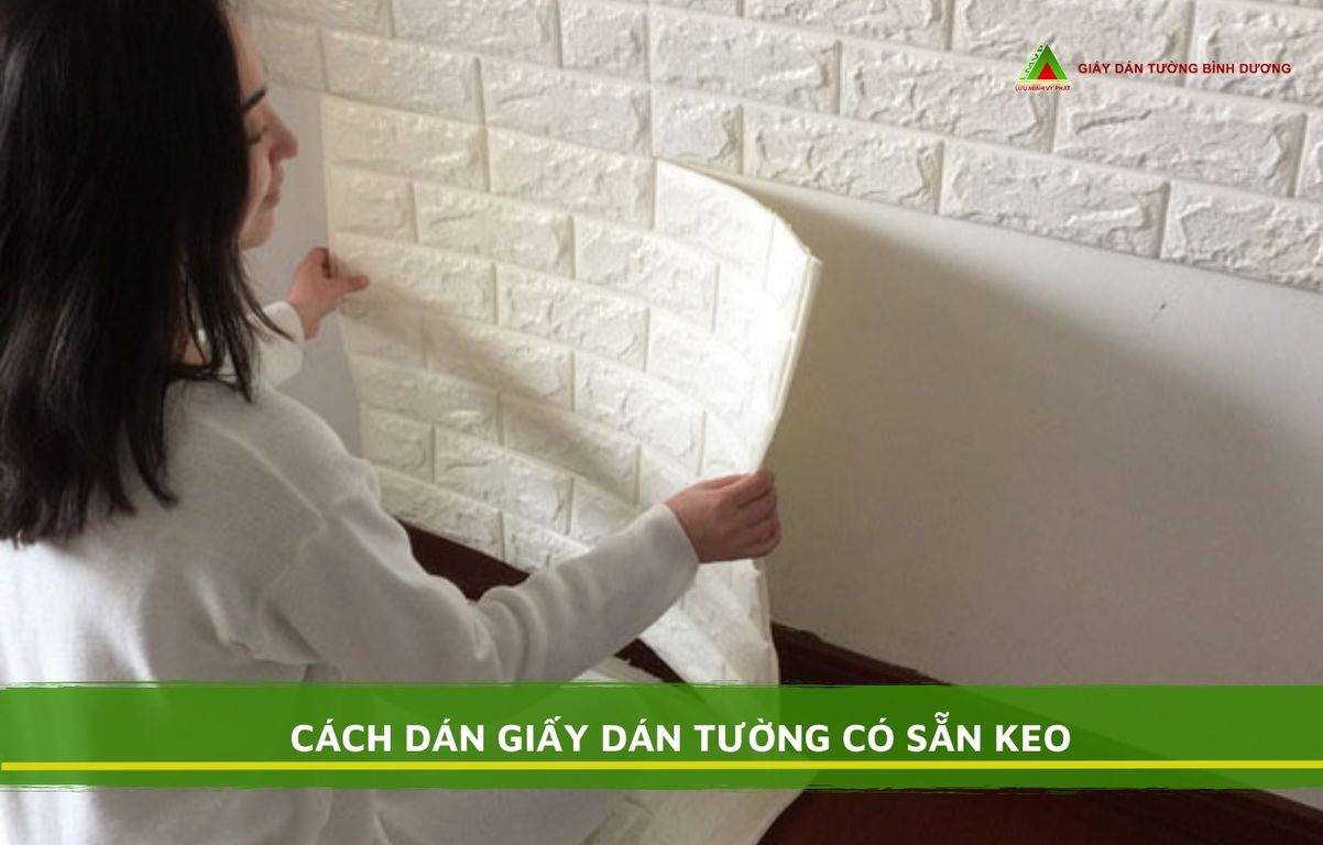 Cách thi công dán giấy dán tường có sẵn keo